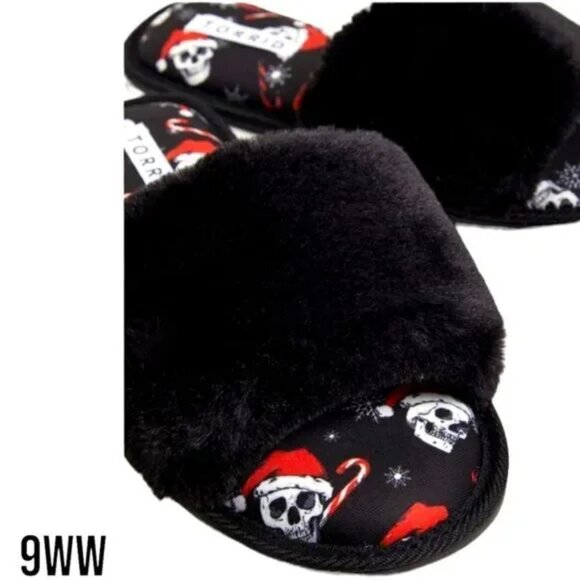 ❤️NWT VINTAGE TORRID CHRISTMAS SLIPPER - SKULL SANTA HAT HOLIDAY FAUX FUR - 7 WW - Picture 3 of 10
